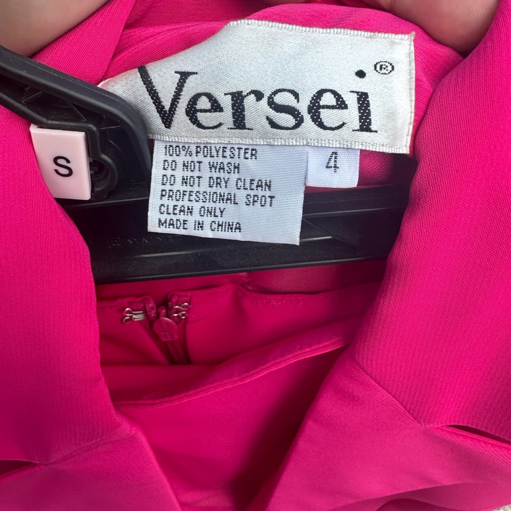Women’s skirt suit outfit size 4 but was taken in to fit a zero on the skirt.